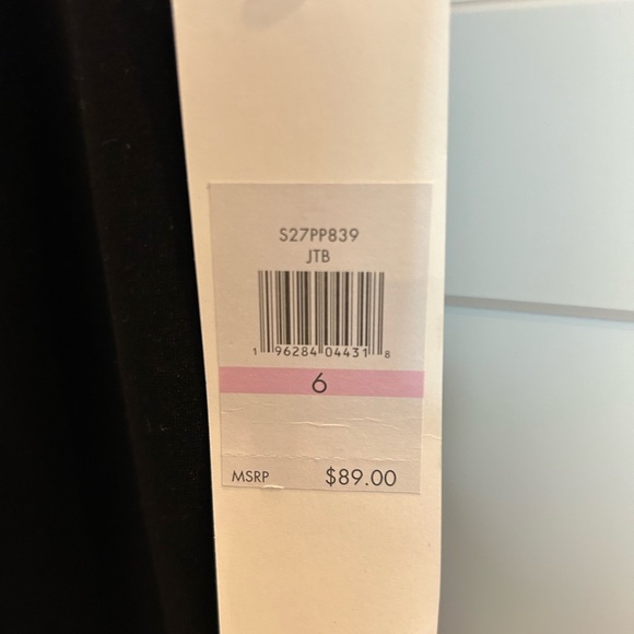 Calvin Klein Women's Elegant Black Cropped Pants - Picture 5 of 6